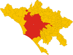 The territory of the comune (Roma Capitale, in red) inside the Metropolitan City of Rome (Città Metropolitana di Roma, in yellow). The white spot in the centre is Vatican City.