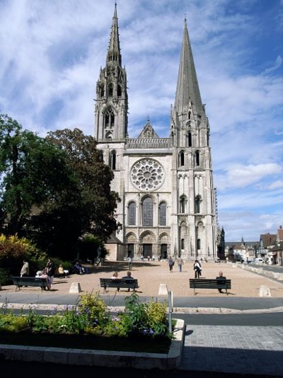 West facade Chartres Cathedral.jpg