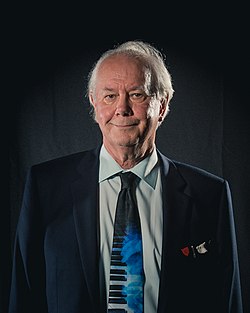 Portrait photoshoot at Worldcon 75, Helsinki, before the Hugo Awards – Ian Stewart.jpg