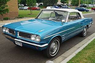 1963 Pontiac Tempest LeMans Convertible (27056278460) (cropped).jpg
