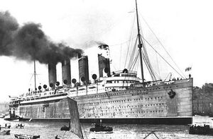 Mauretania,1907 on Tyne.JPG