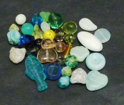 Modern uranium glass beads