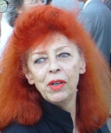 Jeanne-Claude, Rostock 2006 (cropped).JPG