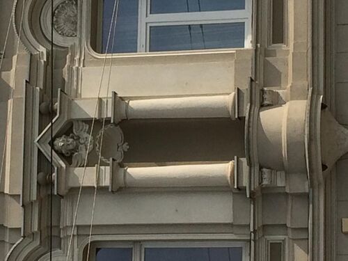 Niche detail