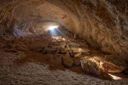 Dahl Al Misfir Cave