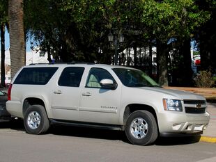 Chevrolet Suburban LT 2008 (15047911025).jpg