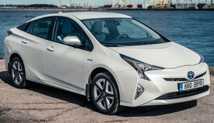 2016 Toyota Prius (ZVW50L) Hybrid liftback (2016-04-02) 01.jpg