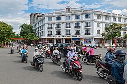 Hue_Hotel_Saigon_(24675543497)