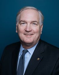 Luther Strange official portrait.jpg