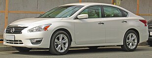 Nissan Altima 2.5 SV 2013 (14253554427).jpg