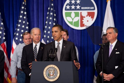 Barack Obama speaks at 2,000th approved ARRA project event 4-13-09.jpg