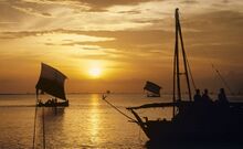 Makassar proas (cropped).jpg