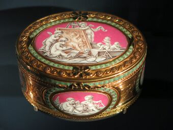 Louis XVI style snuff box, by Jean Frémin, 1763–1764, gold and painted enamel, Louvre[216]