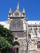 Hastial del transepto sur de Notre Dame de París, un complejo hastial con un gran óculo que ya parece más una portada.