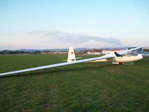 Cirrus18m on airfield.JPG
