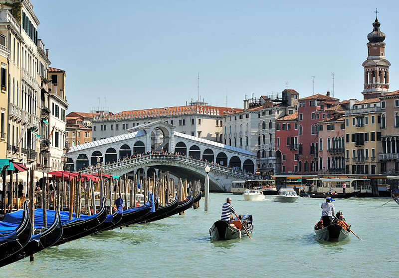 Rialto Gondoliers Venice Italy.jpg