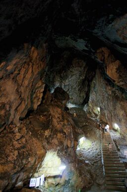 Nippara Cave - panoramio.jpg