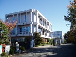 Yokohama-City-Univ-Maioka-2011120402.jpg