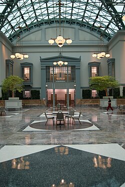 Winter garden of the Harold Washington Library, by Hammond, Beeby & Babka, 1991[133]