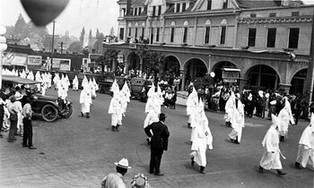 Oregon KKK March 1920s.jpg