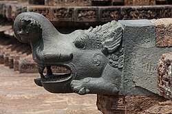 Makara face at Konark temple 01.jpg