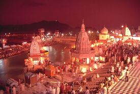 Evening view of Har-ki-Pauri, Haridwar.jpg