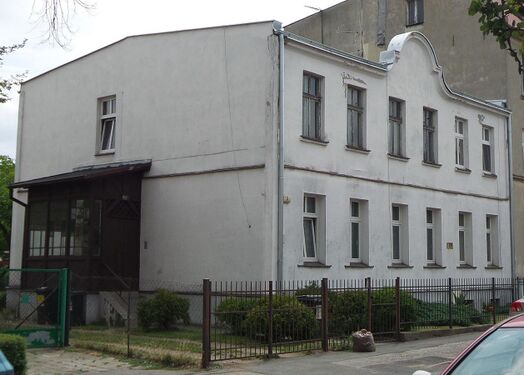 View from the street with the side entry on the right.