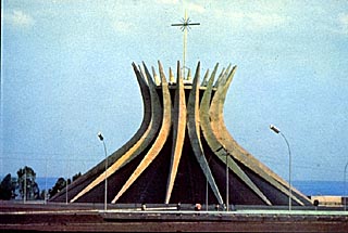 Neimeyer Cathedrale de Brasilia.jpg