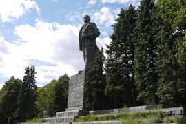Statue of Vladimir Lenin at Dubna