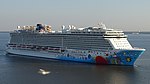 Norwegian Breakaway in Saint Petersburg 03 (cropped).jpg