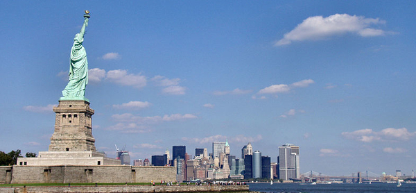 800px-liberty-statue-with-manh.jpg