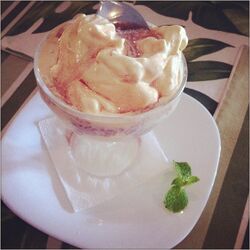 Creme de Papaya com Cassis (8448356318).jpg