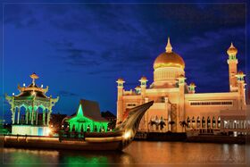 Bandar Seri Begawan Mosque at dusk.jpg