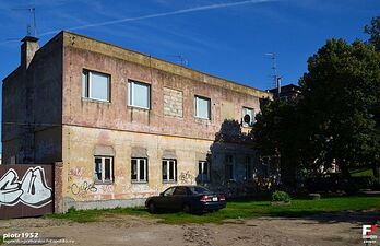 The derelict house at N°4