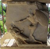 Mausoleo di alicarnasso, frammenti del fregio 04.JPG