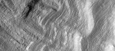 Close view of dipping layers that show the thin nature of the layers.